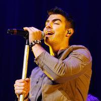 Joe Jonas performing live at Lanxess Arena